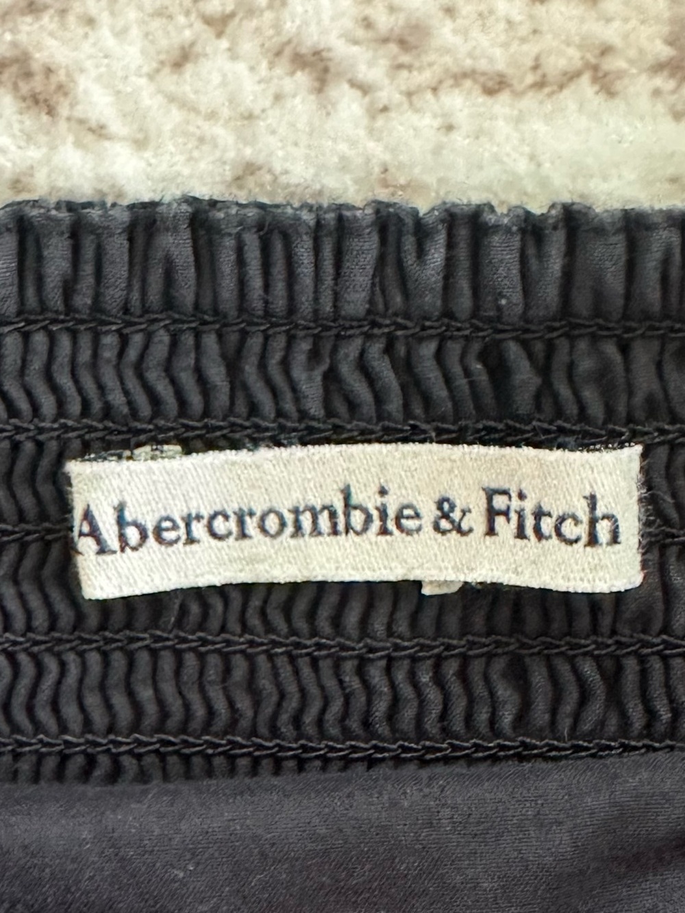 π Abercrombie & Fitch Pleated Puff-Sleeve Poplin Top. Black. Size Small - Picture 5 of 9
